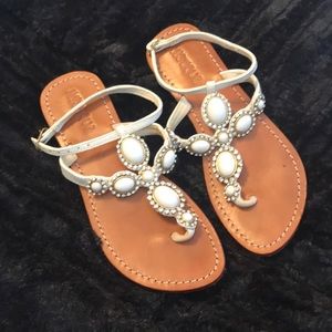 Adorable summer flats.